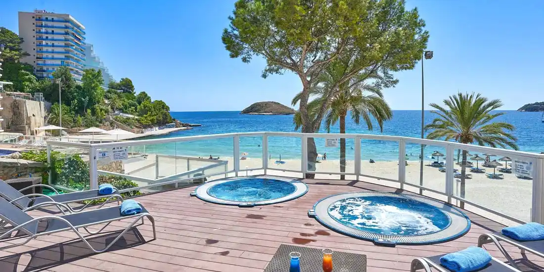 Vistas flamboyan beach hotel spa